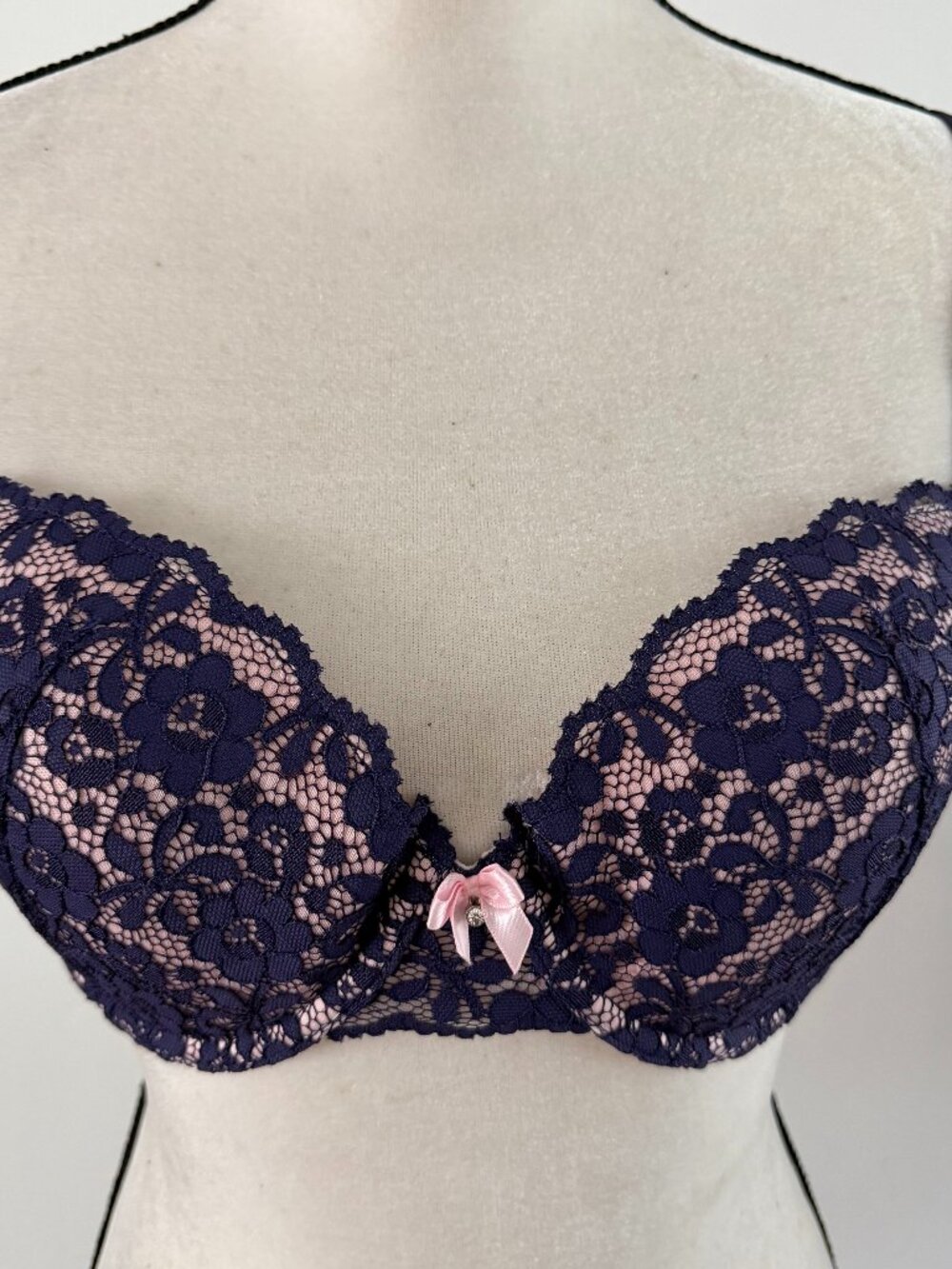 NWT Jaclyn Smith Collection Lace Underwire Bra 36D Navy Blue Pink Accent